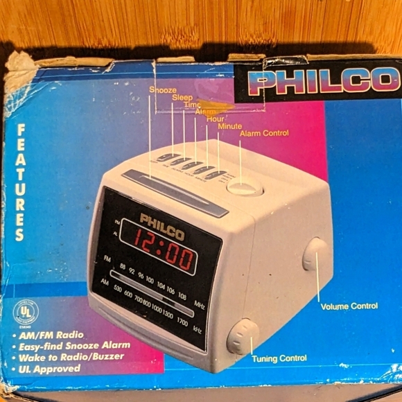 PHILCO cube radio alarm clock - Picture 2 of 3